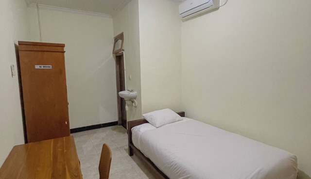 dAlvin: Room 3 - Quiet Comfort | Near Airport in Kabupaten Labuan Bajo