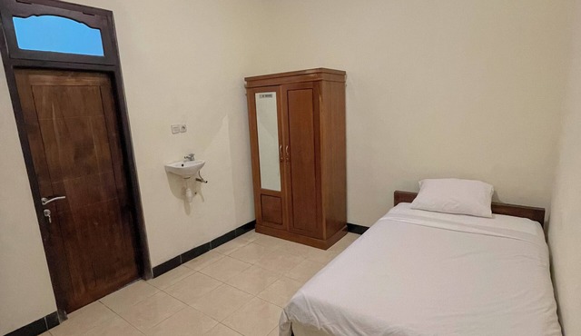 dAlvin: Room 4 - Cozy Corner | Near Airport in Kabupaten Labuan Bajo