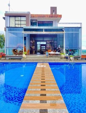 De Pointé Resort & Resto in Campaka