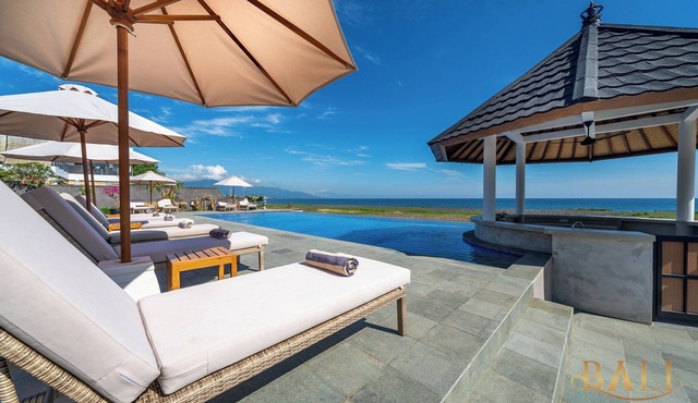 DeLuxe 1BR Suite with panoramic sawa view! 100mtr from the Bali Sea! in seririt