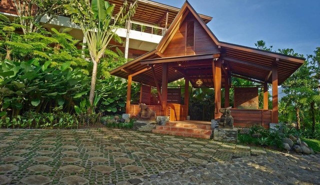 Deluxe Double on the Foothills of Ijen Plateau in Banyuwangi