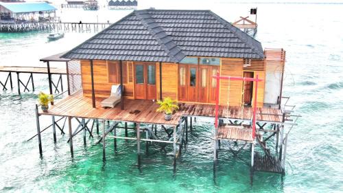 Derawan Fisheries Cottage in Derawan Islands