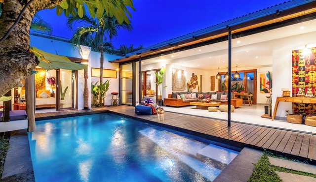 Designer 3BR w/Private Pool 5' drive @Beach BBQ Facility Seminyak–Canggu in North Kuta