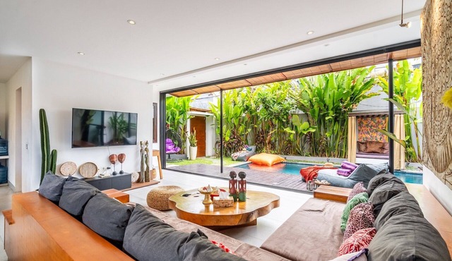 Designer 3BR w/Private Pool 5' drive @Beach BBQ Facility Seminyak–Canggu in Badung