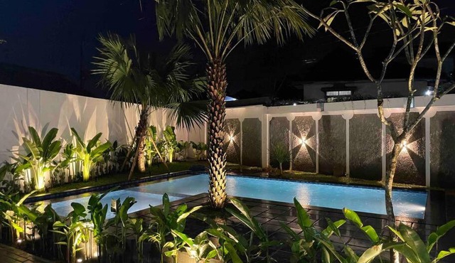 Dhanis House Bogor in Cibanawak