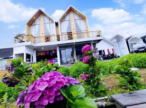 Dieng Hebat Villa & Glamping in Dieng