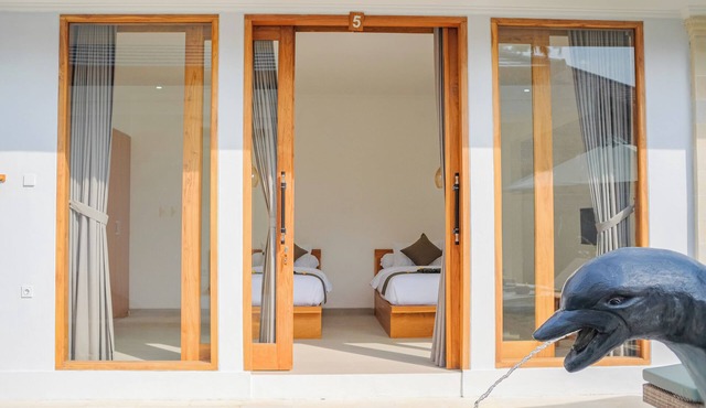 Dolphin 3 – Deluxe Twin Room in New Villa on Lovina Beach in Buleleng