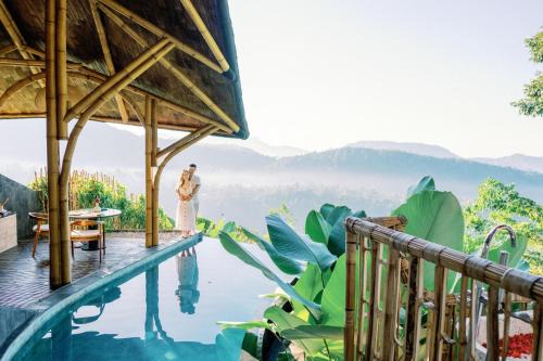 Dreamy Cliffside Bamboo Villa with Pool and View in Klungkung