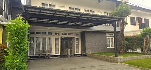 Ease Living Palem Kenari in Jatirarangan
