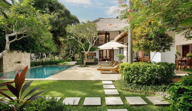 Eclectic Spacious Design 4BR Beachside Pool Villa in Jimbaran