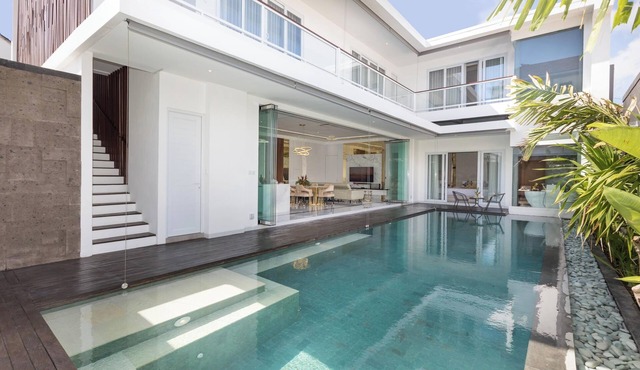 Elegant, 4-Bedroom Villa in Legian in Legian