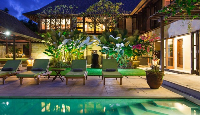 Elegant Coastal Villa with Jacuzzi – Bali Villa 1111 in Bali