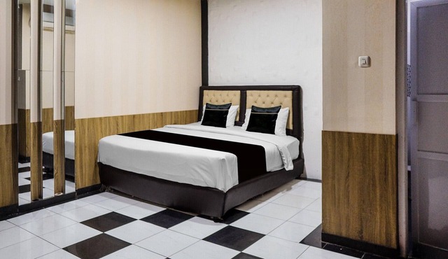 Elegant Indonesia Deluxe Double w/Free WiFi in Padang