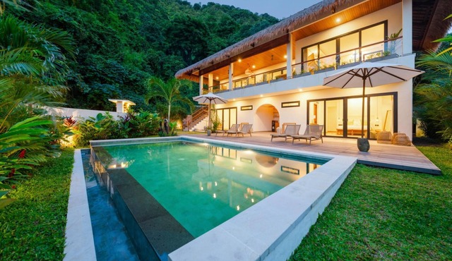 Elevated Ocean View Villa w/Private Pool in Amed in Purwakerti