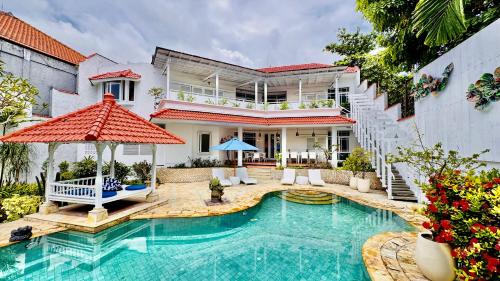 Emerald Luxury & Comfort Villa in Nusa Dua in Nusa Dua