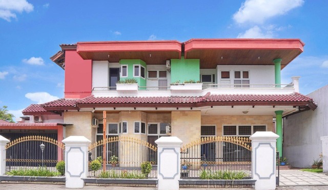 Family Luxury Suite W/Free WiFi and Parking in Padang