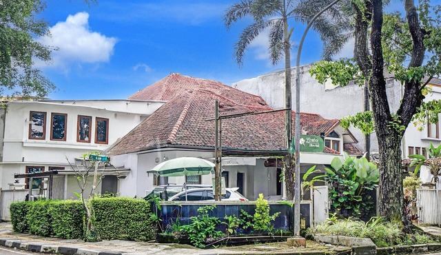 Family Luxury Suite W/Free WiFi and Parking in Bandung