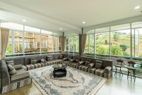 Family Only Spacious Hill View Villa - De Reiz Zakir Syariah 5BR in Ciburial