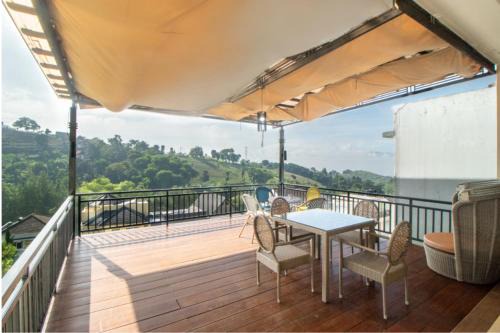Family Only Villa with City View - De Reiz Spring Hills Syariah 4BR in Ciburial