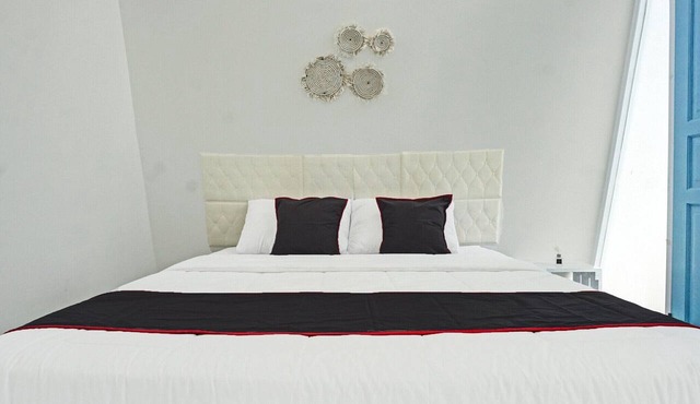 Garden Suite near Aviary Park in South Tangerang