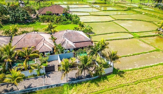 Gianyar Villa - Three Bedroom Villa, Sleeps 6 in Peliatan