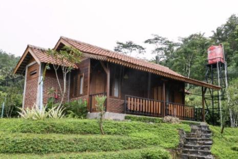 Giri Tengah Resort Borobudur in Ngargoremo