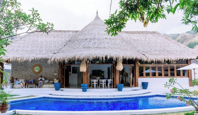 Gorgeous 3 bedroom villa ,traditional style with all the modern conveniences. in Materam