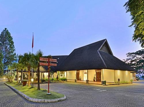 Grand Whiz Hotel Trawas Mojokerto in Trawas