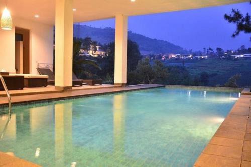 Green Forest Plantation View Villa 6 Bedrooms With a Private Heated Infinity Pool in Bandung