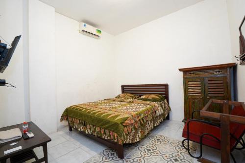 Griya Gribig Guest House Mitra RedDoorz in Malang