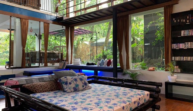 Griya Oma Nining-Large House with Swimming Pool in Bedoyo