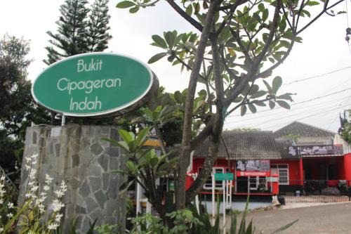 Guest House Griya Mas BCI A 39A in Gadobangkong