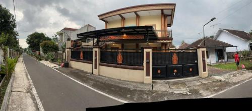 Guesthouse Mawar Syariah in Kepanjen