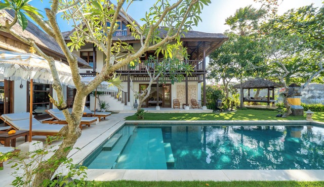 Hideaway Cliffside 3BR Pool Villa Near Beach in Jimbaran
