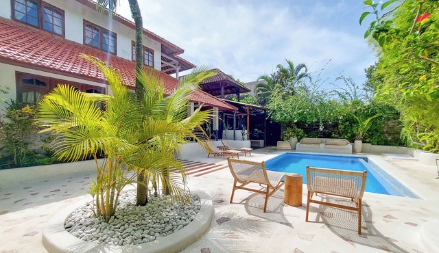 Highly Appreciated Antique style villa near the Beach and Restaurants in Seminyak