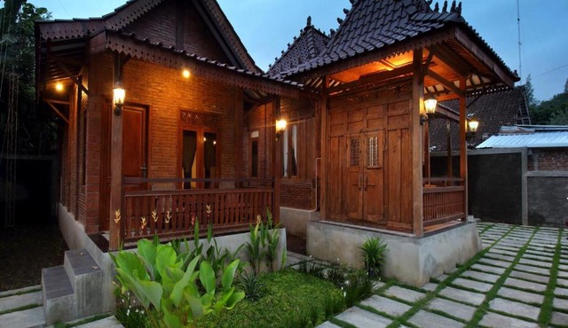 HOMESTAY OMAH BATA in Bantul