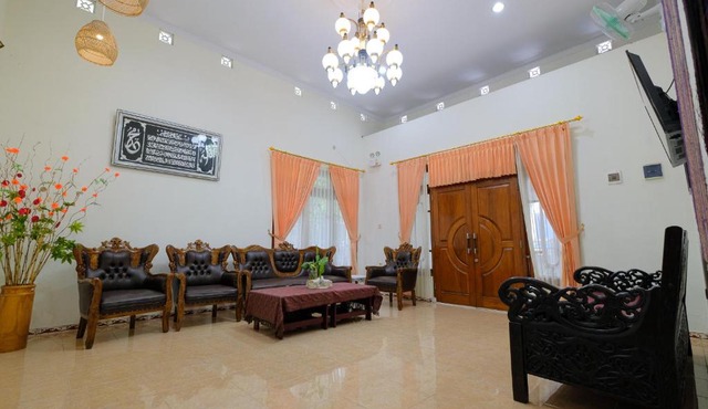 Homestay Syariah Zahroh 2 in Ngingas