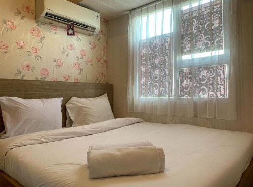 Homey and Comfortable 1BR at Cinere Resort Apartment By Travelio in Depok