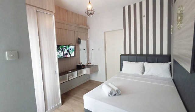 Homey And Cozy Living Studio Amartha View Apartment in Semarang