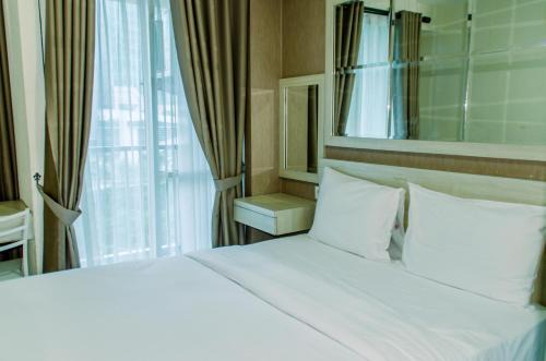 Homey and Warm Studio Room at Tifolia Apartment By Travelio in Jakarta