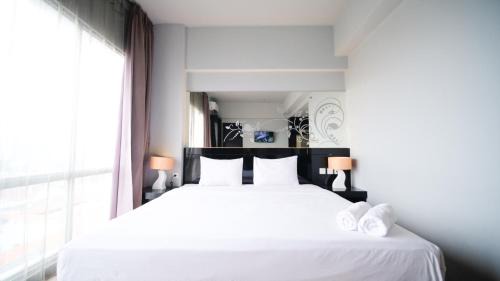 Homey Studio No Kitchen at Grand Darmo Suite Apartment By Travelio in Surabaya