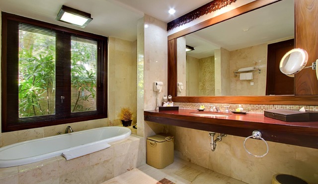 Honeymooners Villa, best location near to the Beach and shopping center in Tuban