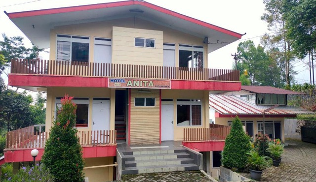 Hotel Anita Baturaden Mitra RedDoorz in Baturaden