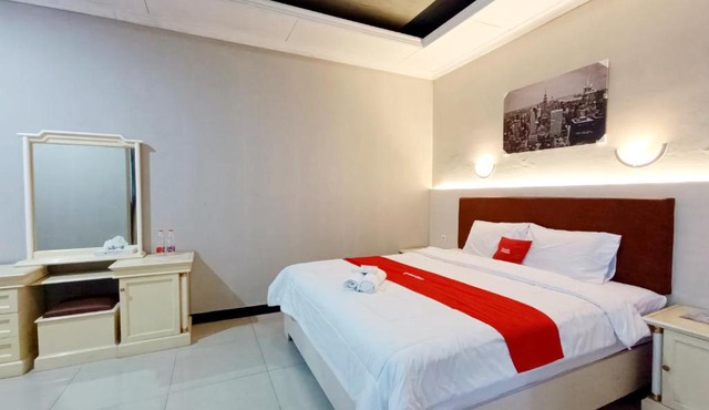 Hotel Istana Syariah Pekalongan by Hello Room in Pekalongan