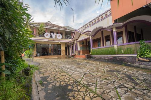 Hotel O Central Batu Near Jatim Park 3 Formerly Bunga Matahari Hotel in Batu