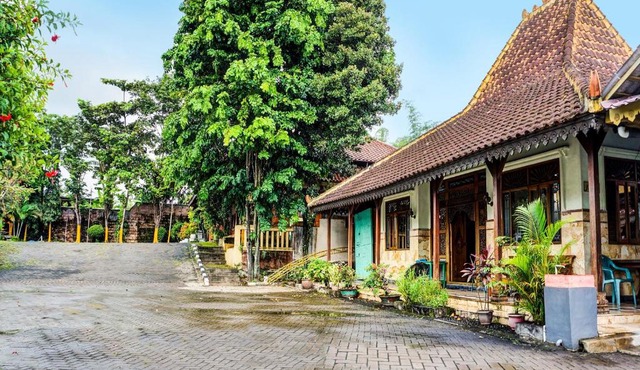 Hotel O Griyo Werdiningsih in Kediri