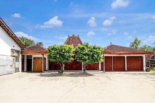 Hotel O Joglo Menoreh Resto & Homestay in Yogyakarta