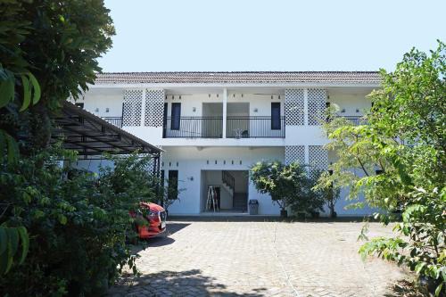 Hotel O Kost Putih Syariah in Blitar