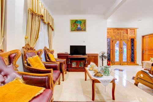 Hotel O Mbah Carik Homestay Syari'ah in Magelang