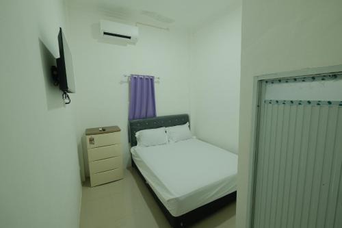 Hotel O Penginapan Permata Hijau Syariah Near Bukit Teletubbies in Parepare